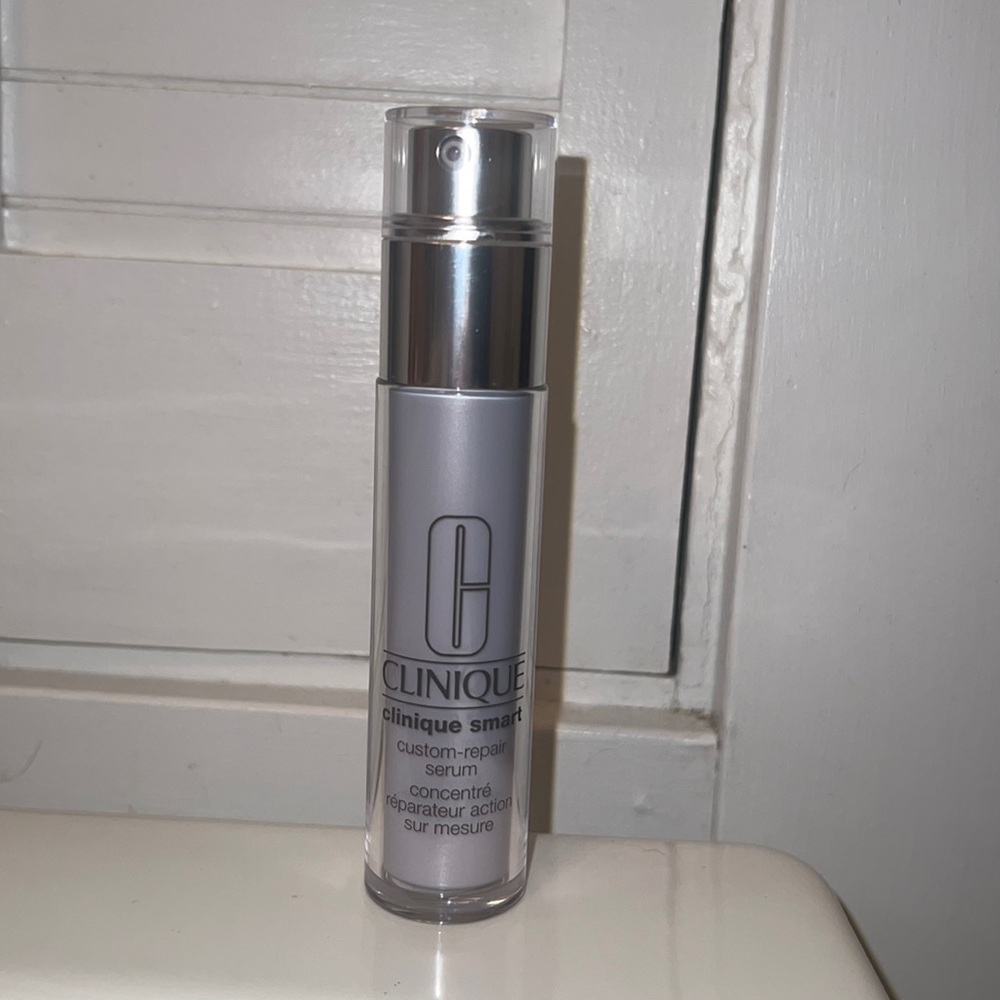 Clinique “Clinique smart” custom-repair serum